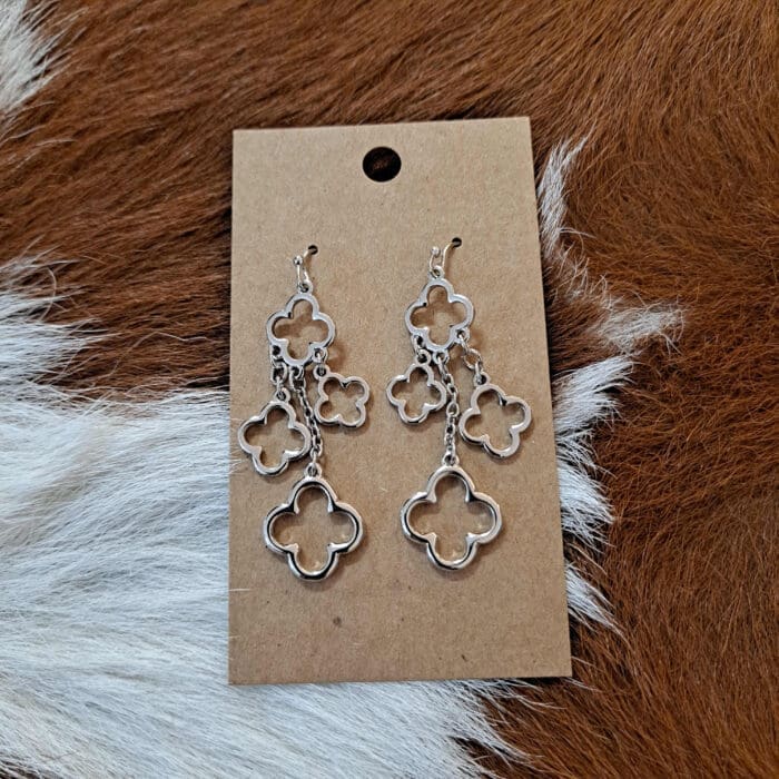 Metal  Quatrefoil Tassel Earrings