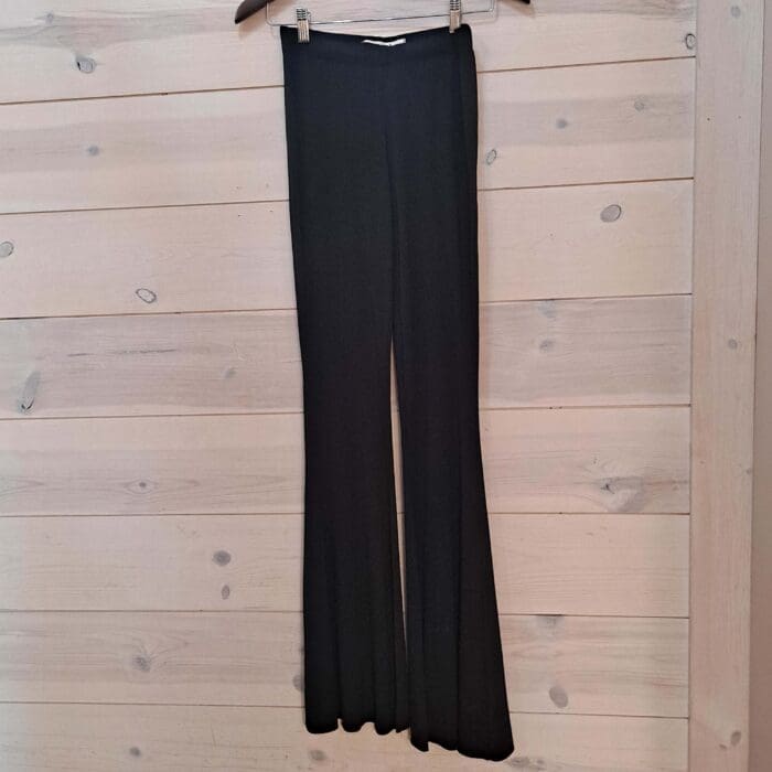 Cher Solid Raw Edge Flare Yoga Pants